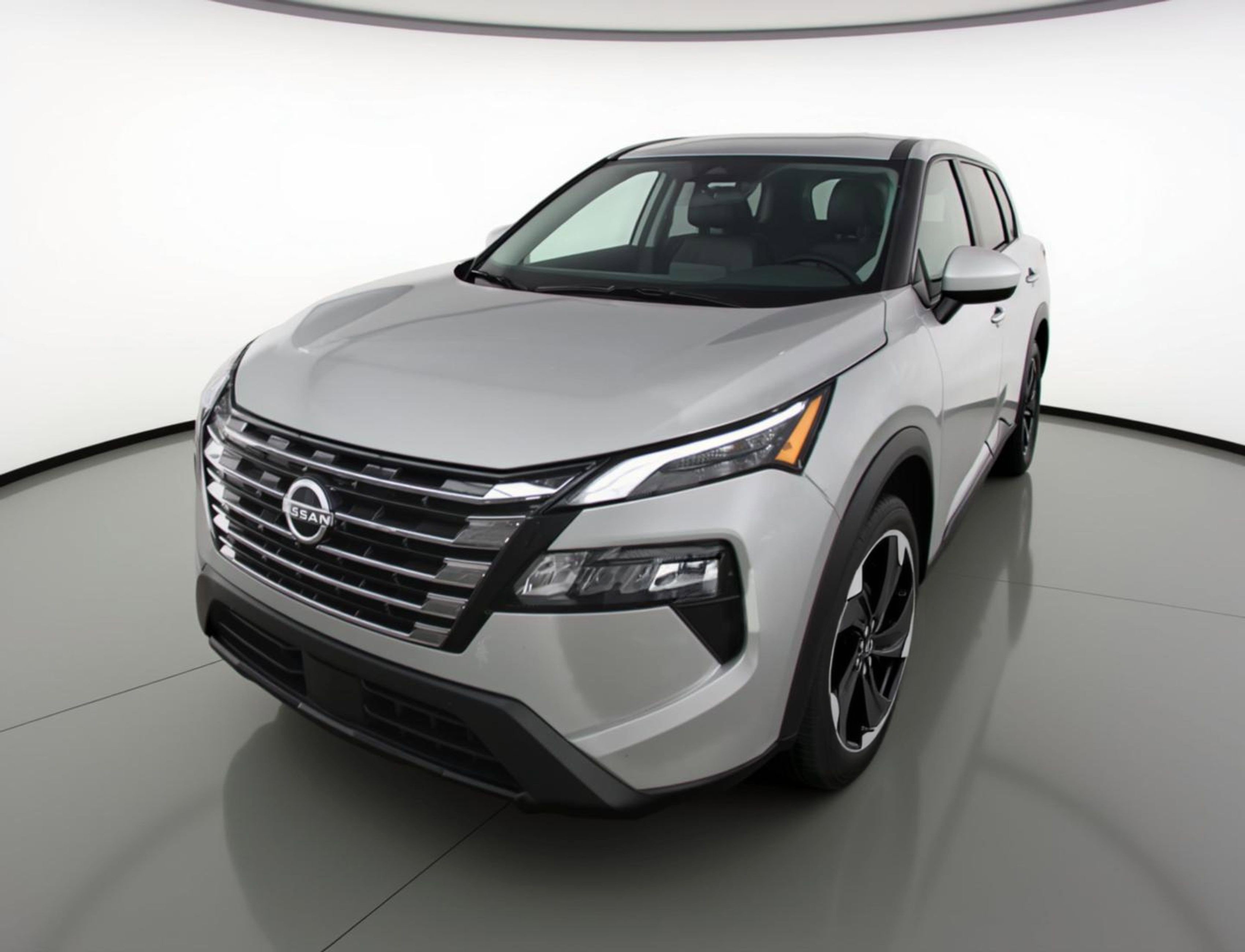 Used 2025 Nissan Rogue SV image 3