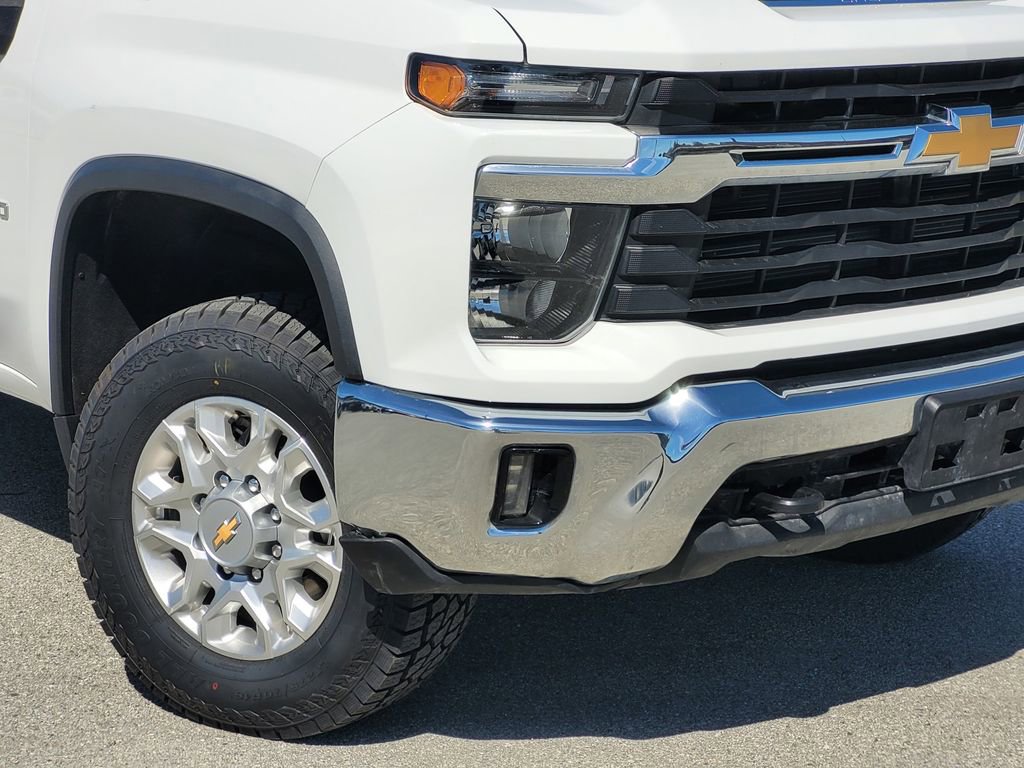 Used 2025 Chevrolet Silverado 2500 LT image 9