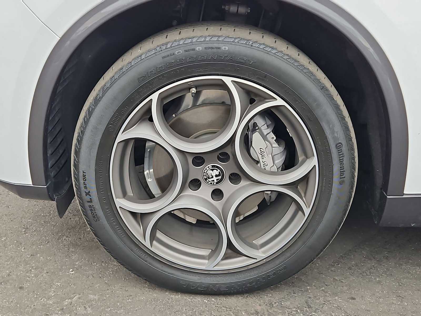 Used 2022 Alfa Romeo Stelvio Ti image 13