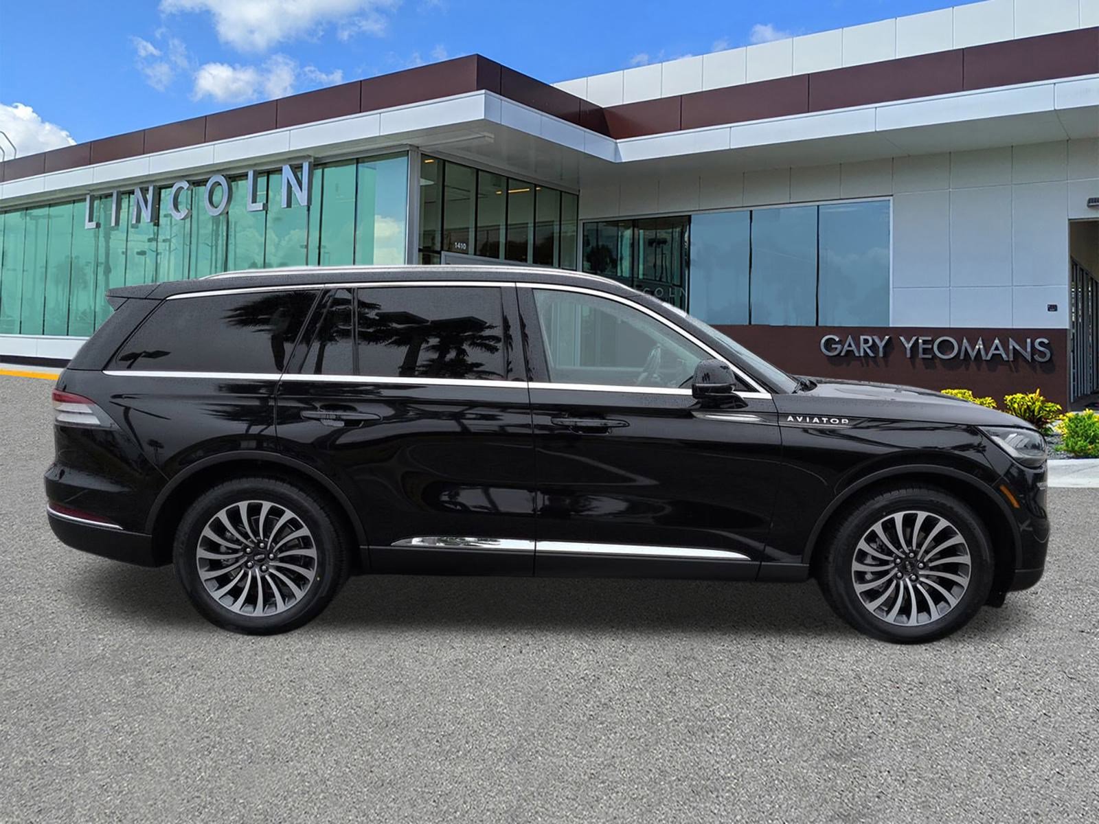 Certified 2023 Lincoln Aviator Reserve w/ Elements Package Plus image 3