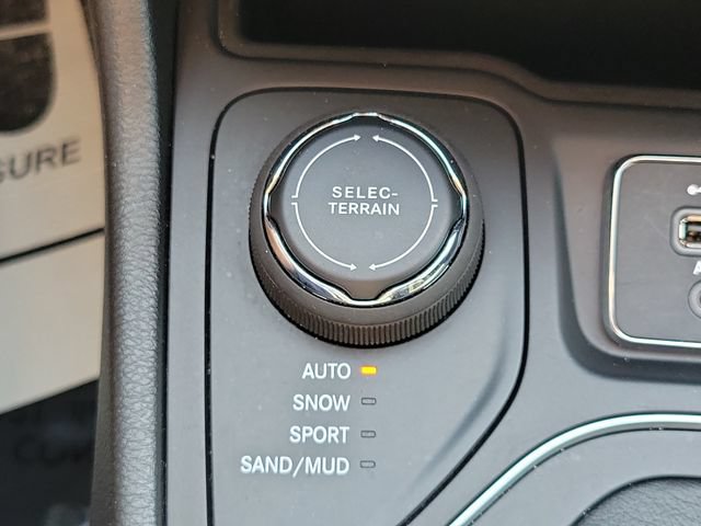 Used 2022 Jeep Cherokee Latitude AWD/4WD image 28