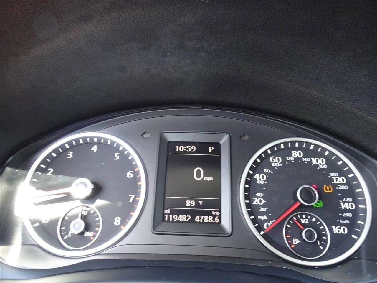Used 2017 Volkswagen Tiguan S image 30