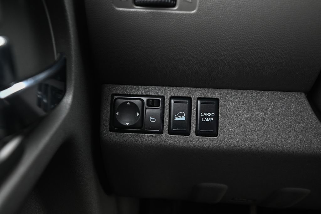 Used 2018 Nissan Frontier SV AWD/4WD image 40
