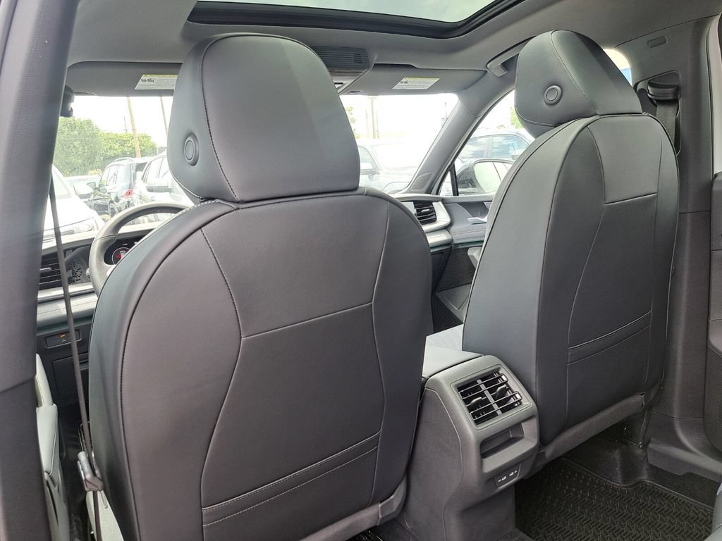New 2026 Volkswagen Tiguan SE R-Line FWD image 23