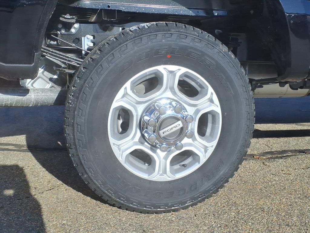 New 2026 Ford F350 XLT w/ FX4 Off-Road Package image 11