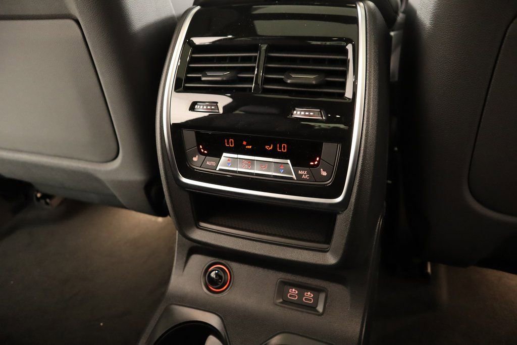 New 2025 BMW X7 M60i image 17