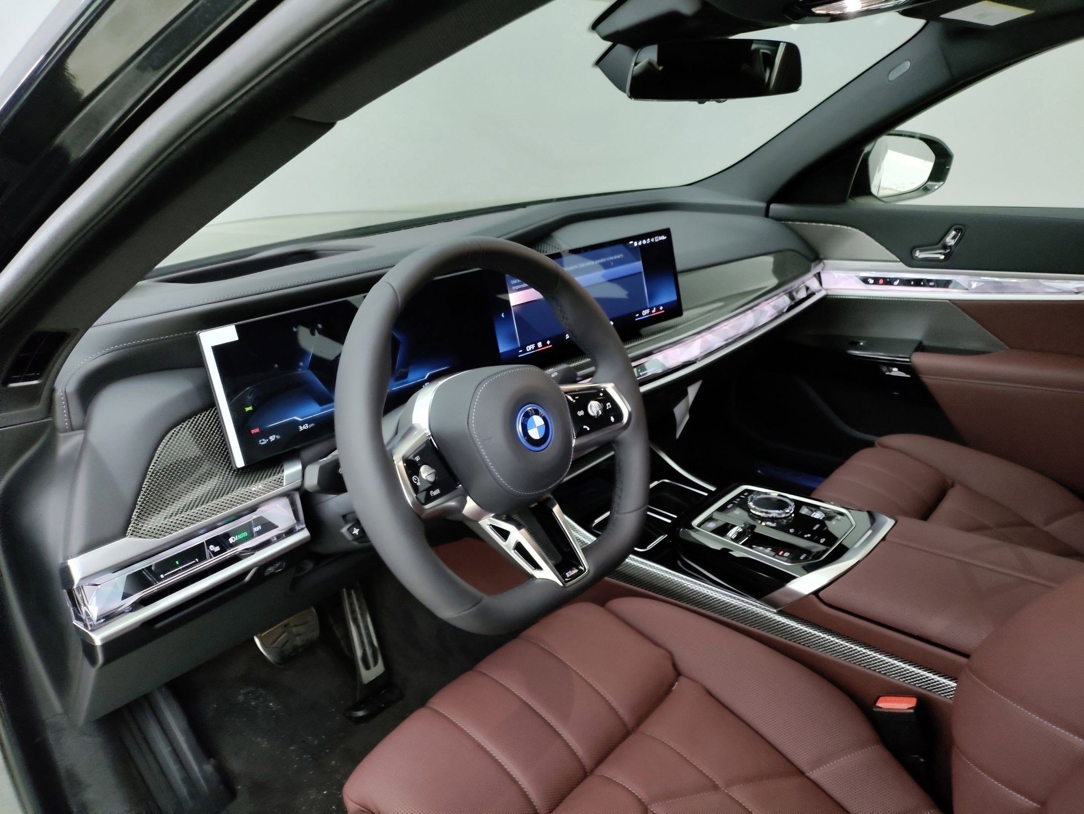 Used 2025 BMW i7 eDrive50 w/ M Sport Package RWD image 13