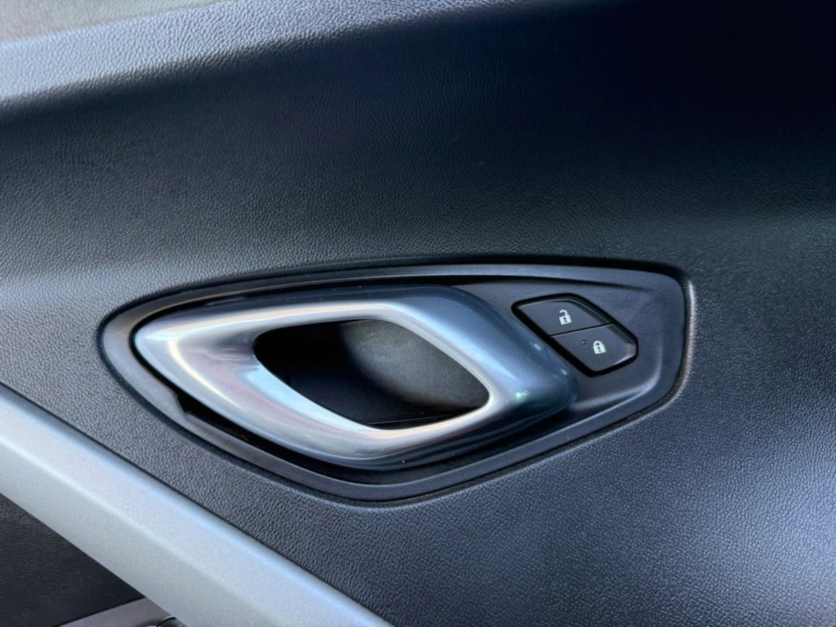 Used 2018 Chevrolet Camaro SS RWD image 36