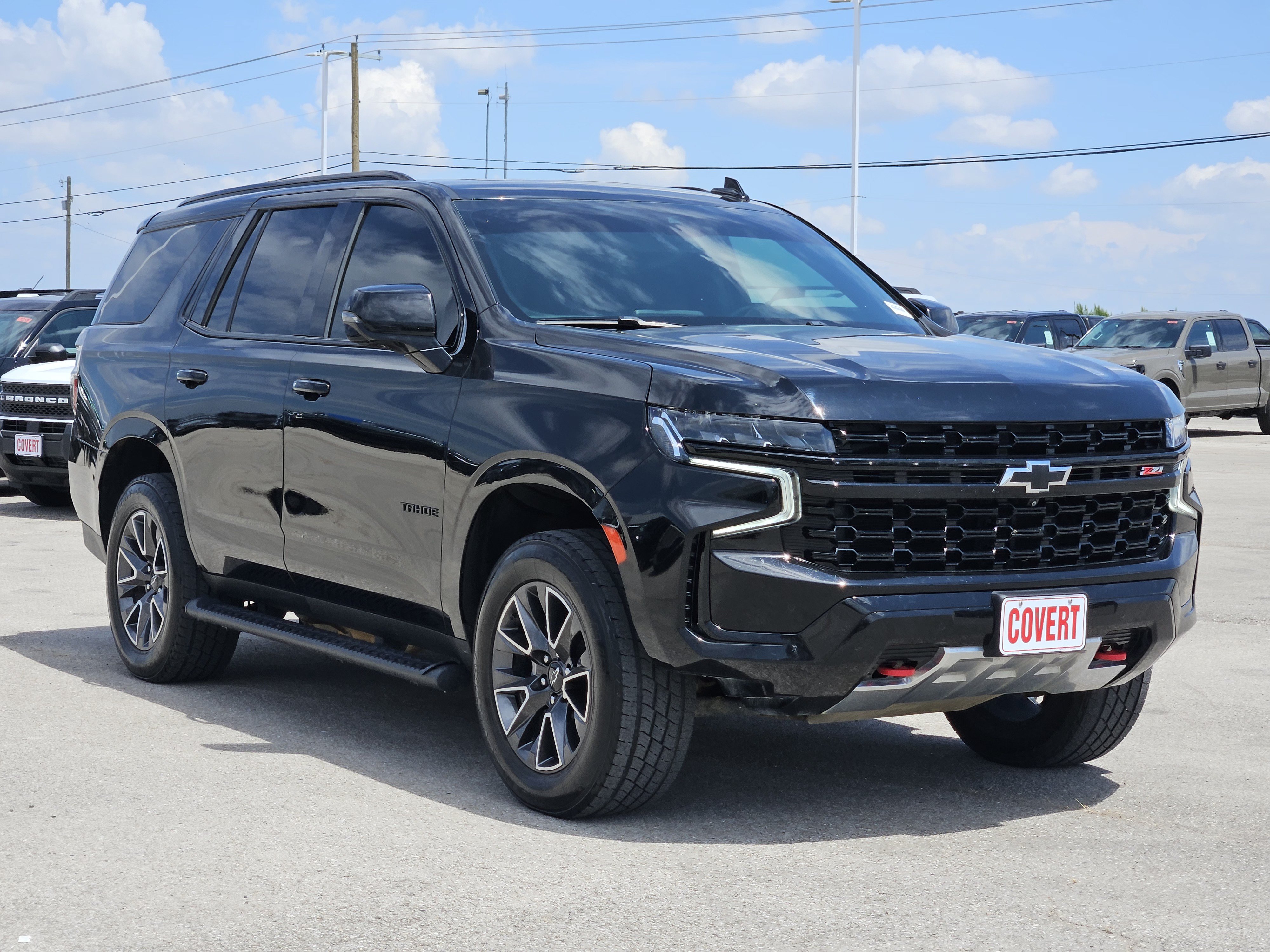 Used 2023 Chevrolet Tahoe Z71 w/ Luxury Package AWD/4WD image 3