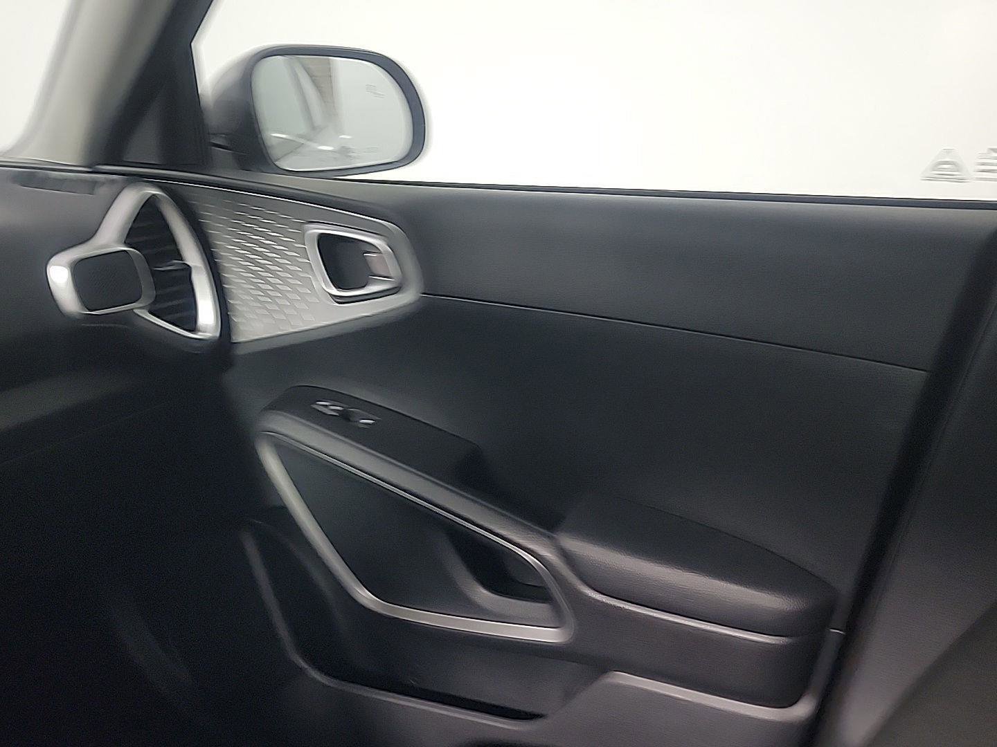 Used 2023 Kia Soul LX w/ LX Technology Package image 20