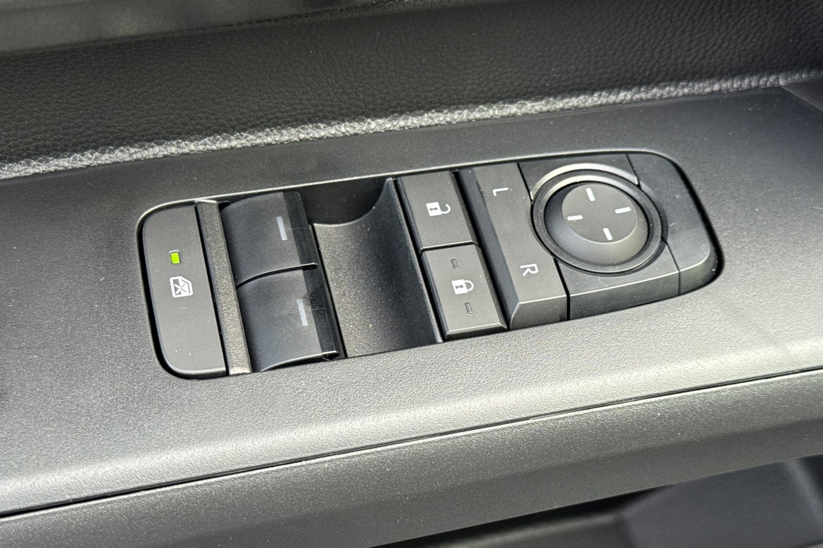 New 2025 Toyota Tacoma SR image 12