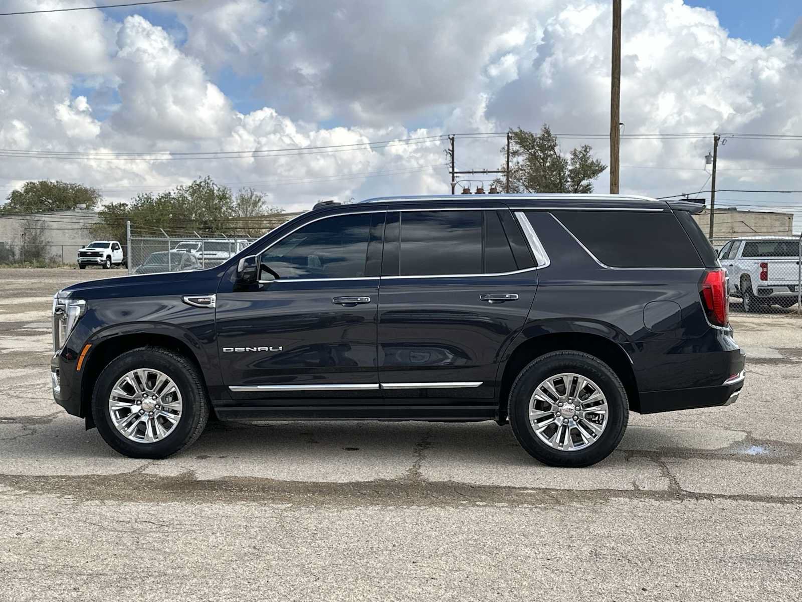 Used 2026 GMC Yukon Denali w/ Sun & Power Step Package AWD/4WD image 11