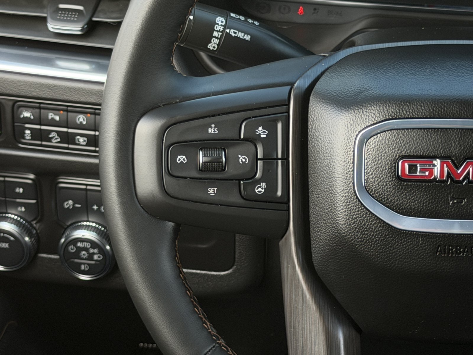 Used 2024 GMC Yukon AT4 w/ Technology Package AWD/4WD image 16