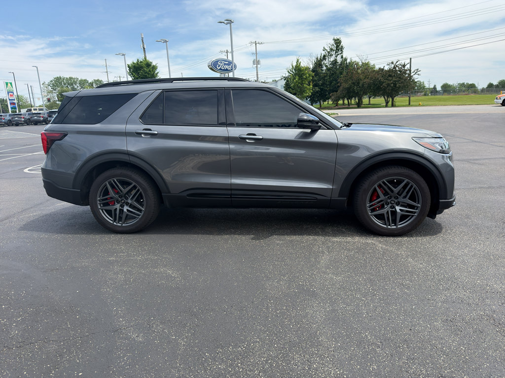Used 2025 Ford Explorer ST w/ Sun And Sound Package AWD/4WD image 5