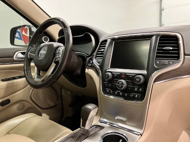 Used 2017 Jeep Grand Cherokee Overland w/ Jeep Active Safety Group image 57