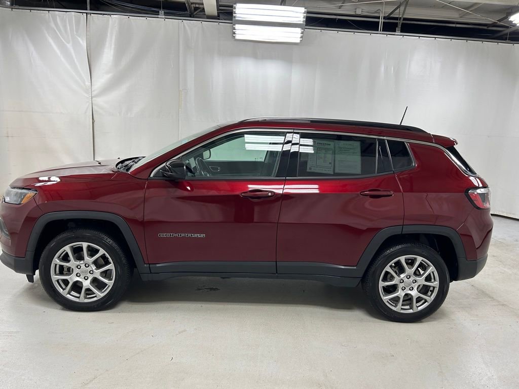Used 2022 Jeep Compass Latitude image 8