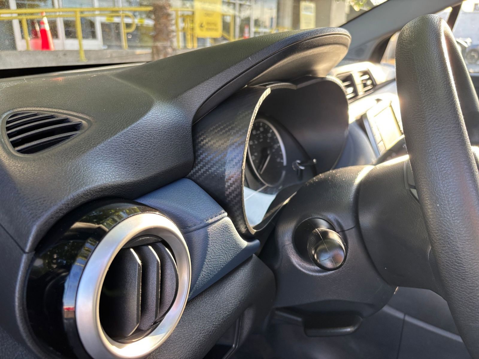 Used 2025 Nissan Versa SV image 32