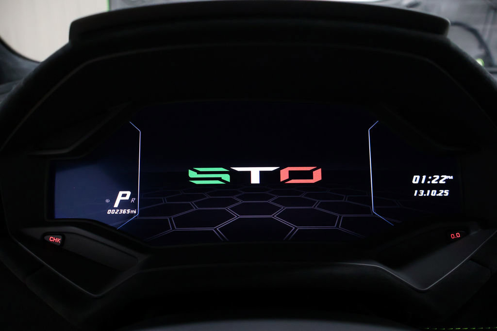 Used 2022 Lamborghini Huracan STO image 20