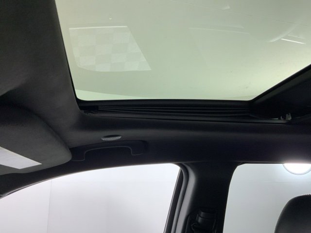 Used 2015 Jeep Grand Cherokee SRT w/ Luxury Group II image 21