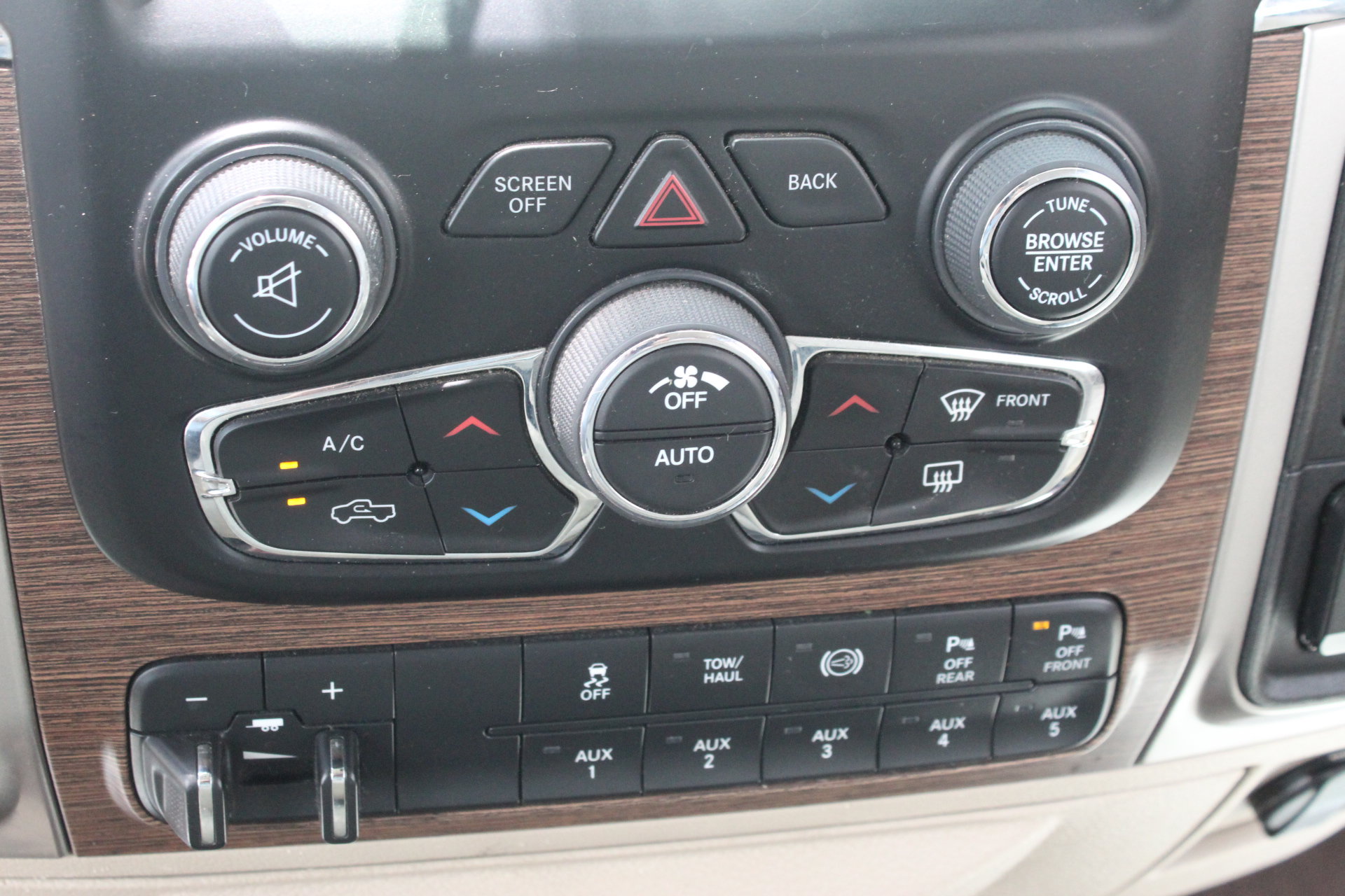Used 2017 RAM 2500 Laramie w/ Convenience Group AWD/4WD image 22
