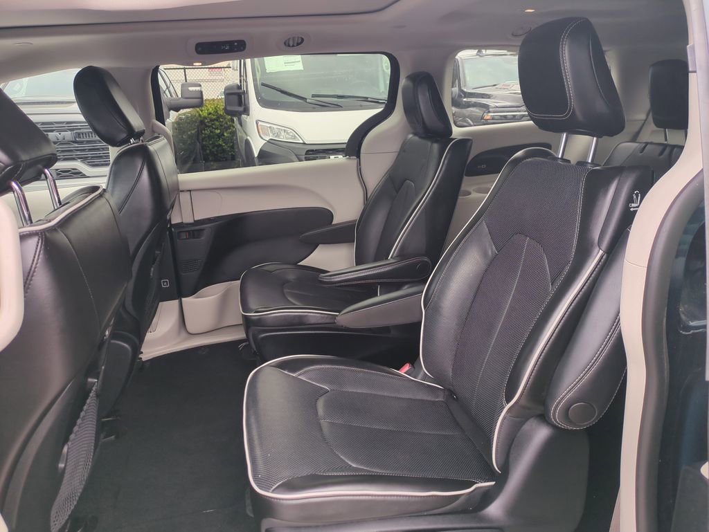 Used 2022 Chrysler Pacifica Limited FWD image 16
