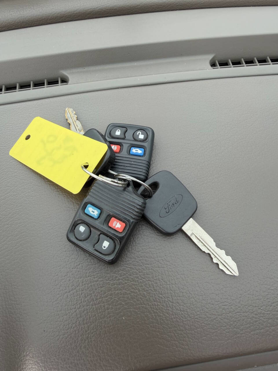 Used 2001 Ford Mustang Convertible image 16