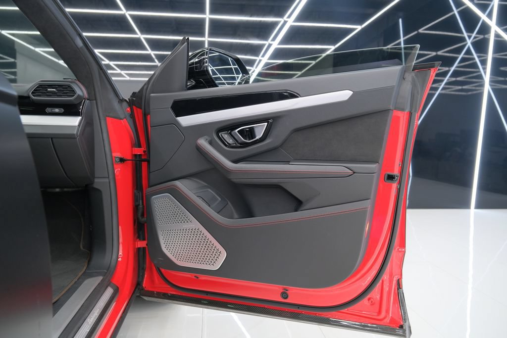 Used 2021 Lamborghini Urus AWD/4WD image 46