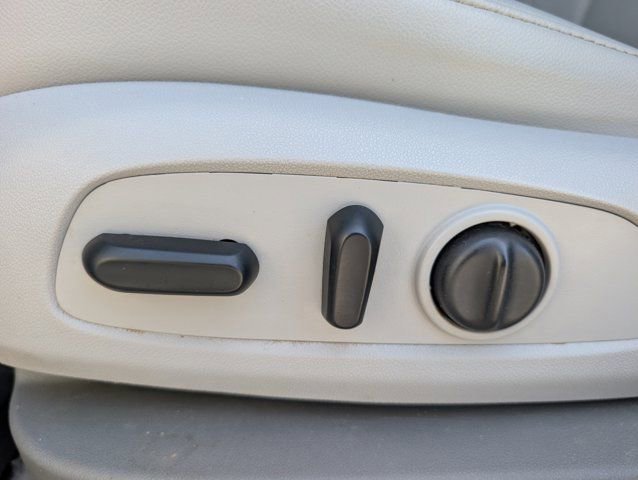 Used 2021 GMC Acadia SLT AWD/4WD image 16
