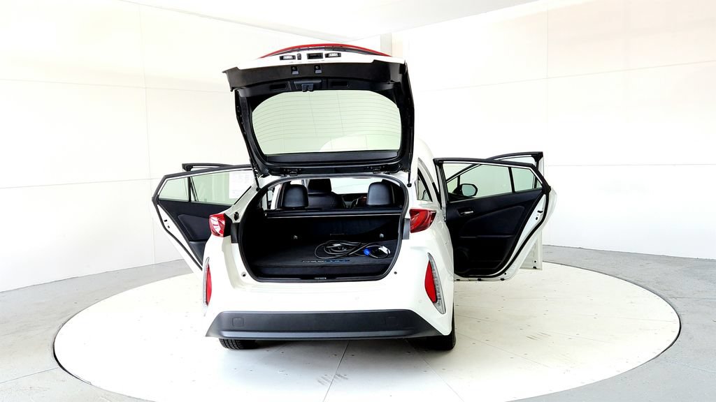 Used 2017 Toyota Prius Prime Advanced w/ Carpet Mat Package FWD image 11