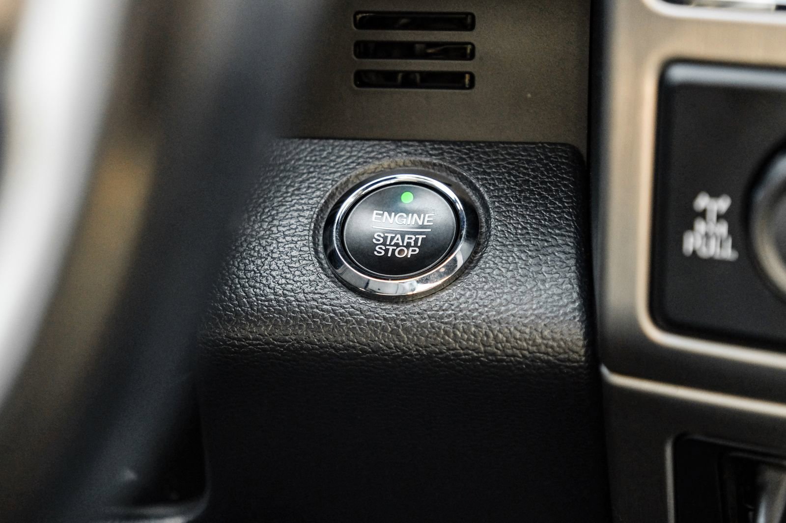 Used 2022 Ford F250 Platinum w/ FX4 Off-Road Package AWD/4WD image 26
