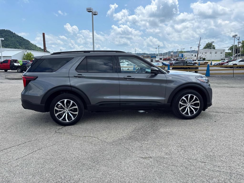 Used 2025 Ford Explorer ST-Line AWD/4WD image 6