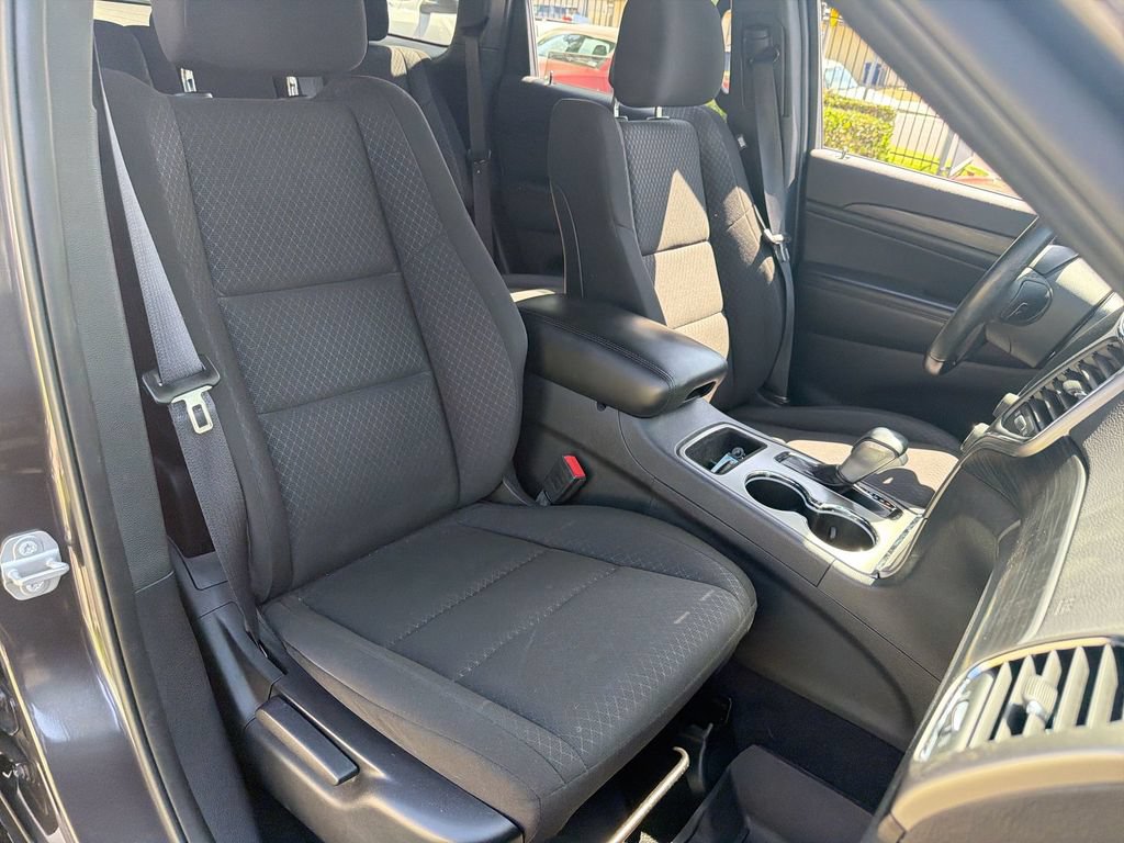 Used 2021 Jeep Grand Cherokee Laredo RWD image 24