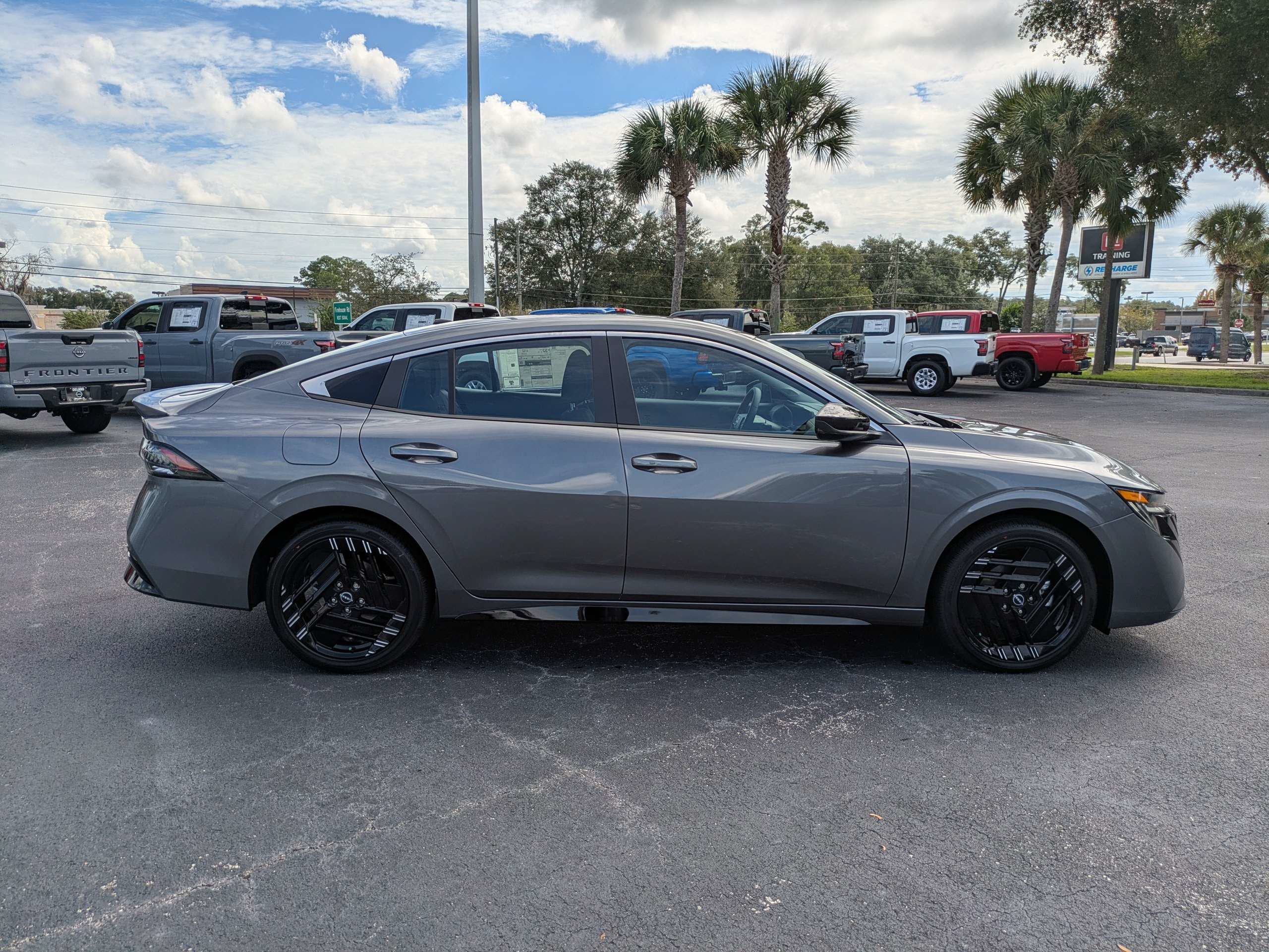 New 2027 Nissan Sentra SR FWD image 3