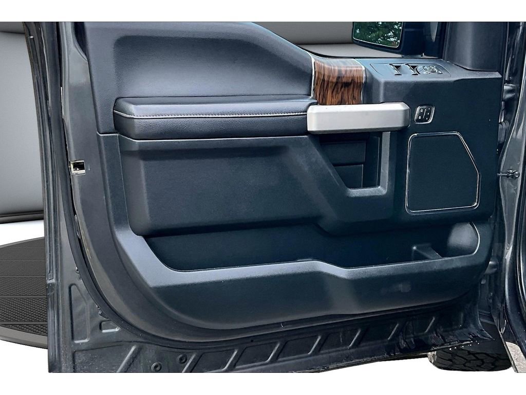 Used 2019 Ford F150 Lariat w/ Equipment Group 502A Luxury AWD/4WD image 20