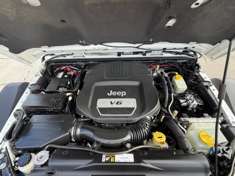 Used 2015 Jeep Wrangler Unlimited Sahara AWD/4WD image 17