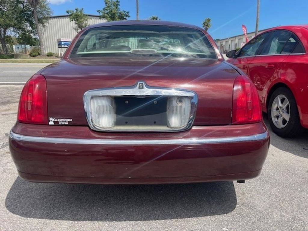 Used 2000 Lincoln Town Car Cartier RWD image 4