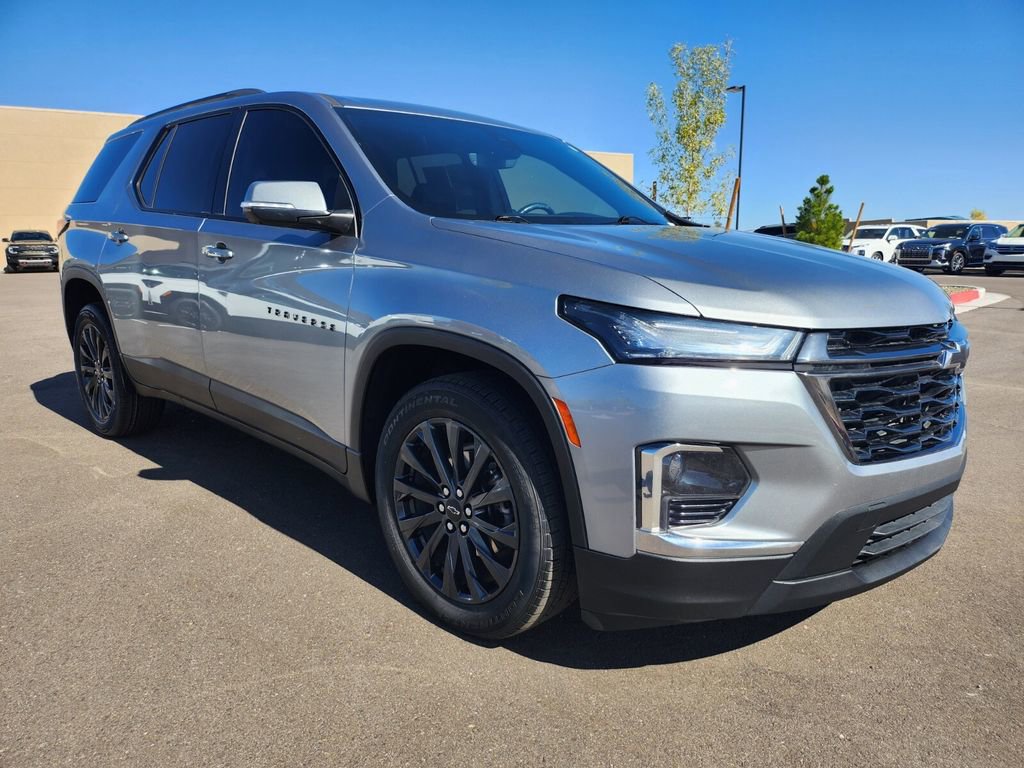 Used 2023 Chevrolet Traverse RS image 2