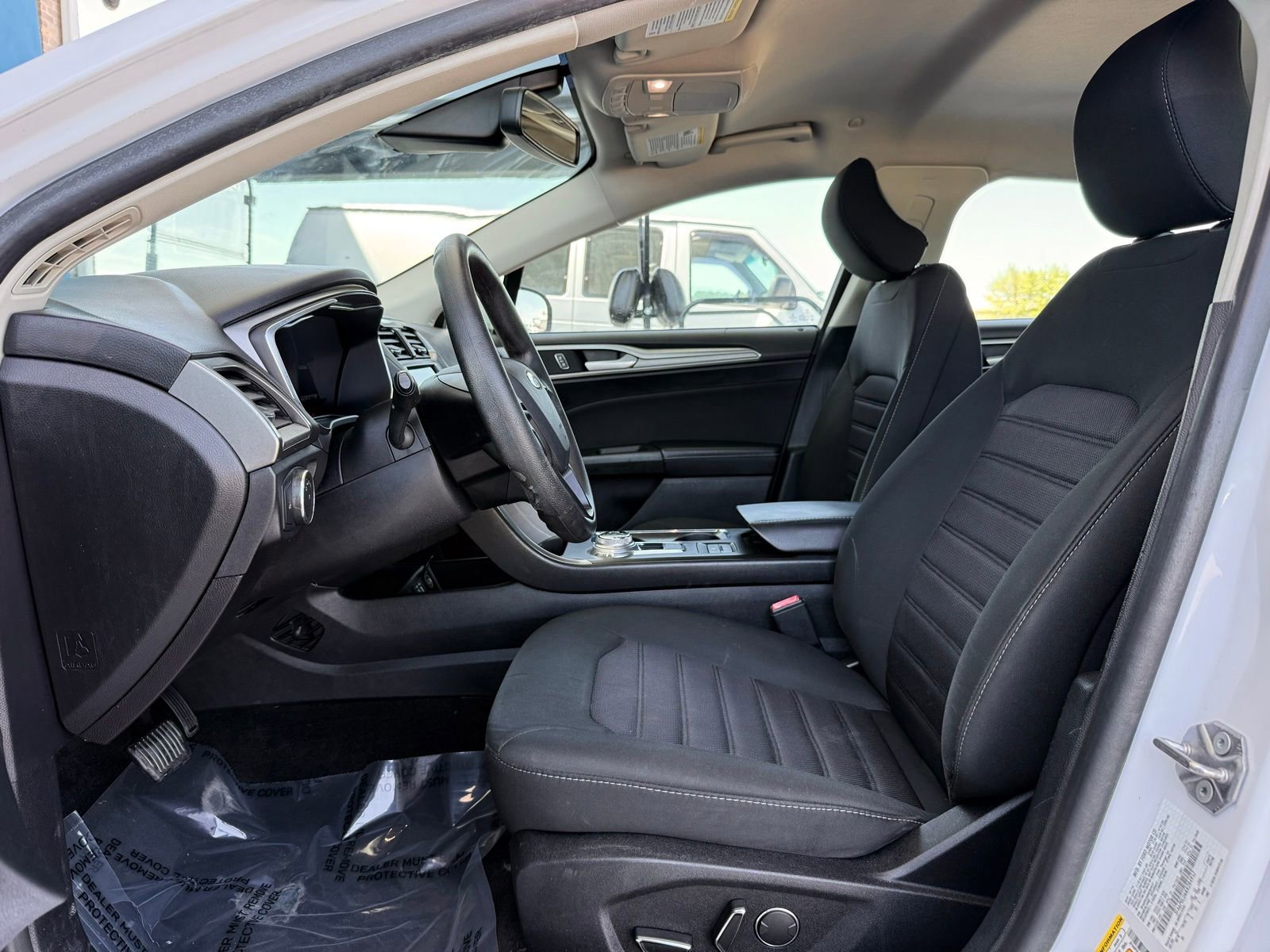 Used 2019 Ford Fusion SE FWD image 14