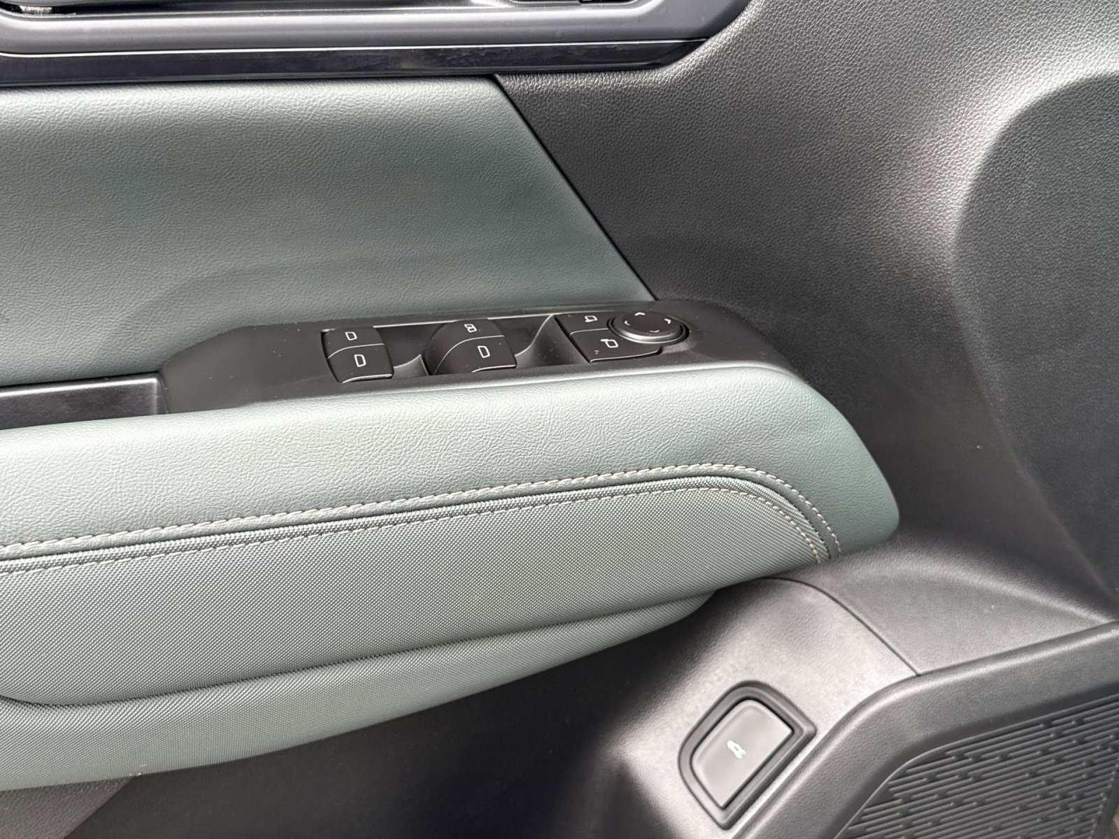 New 2026 GMC Terrain AT4 w/ Convenience Package III AWD/4WD image 15
