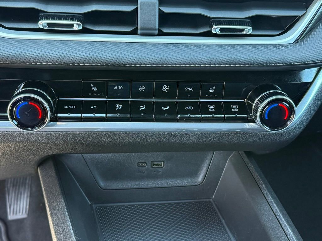Used 2025 Chevrolet Equinox LT w/ Convenience Package II AWD/4WD image 19