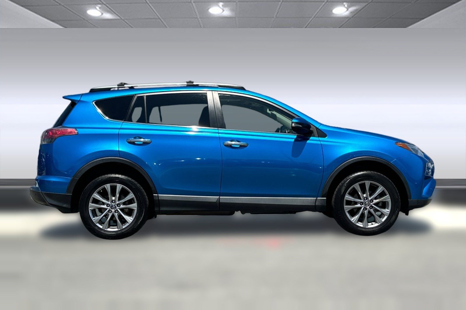 Used 2017 Toyota RAV4 Limited w/ Advanced Technology Package FWD image 7