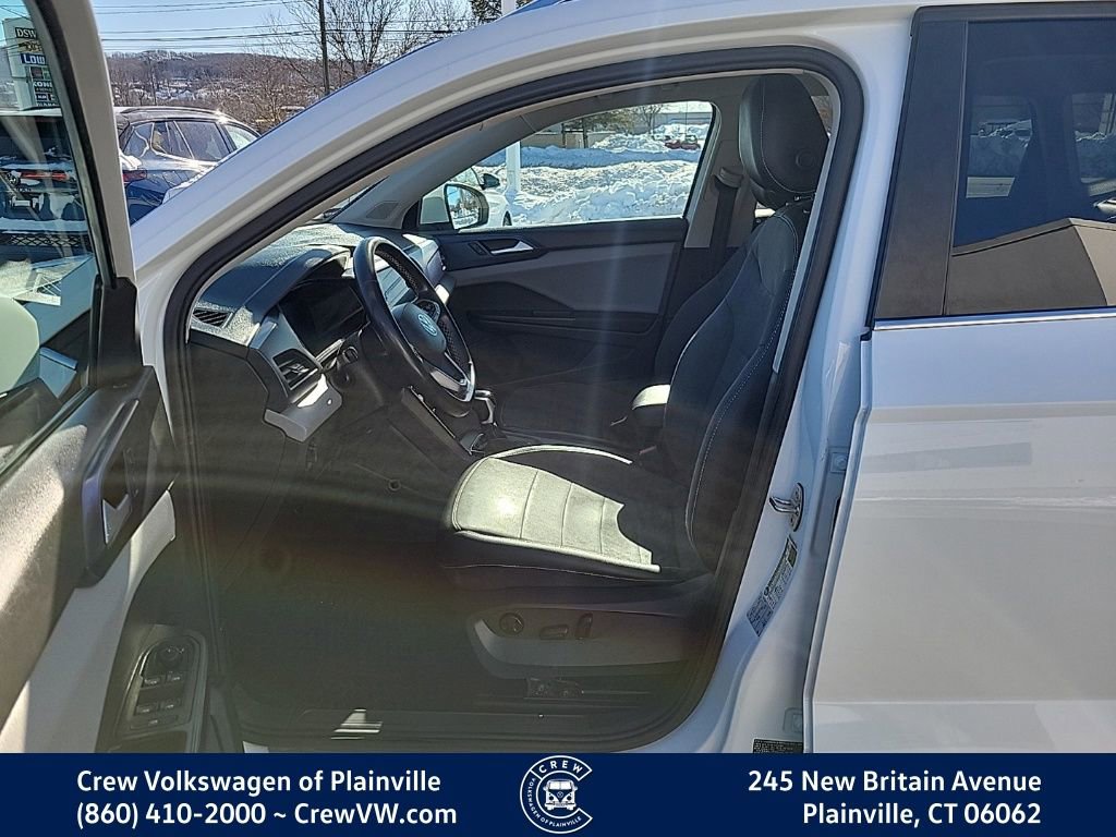 Certified 2022 Volkswagen Taos SE image 13
