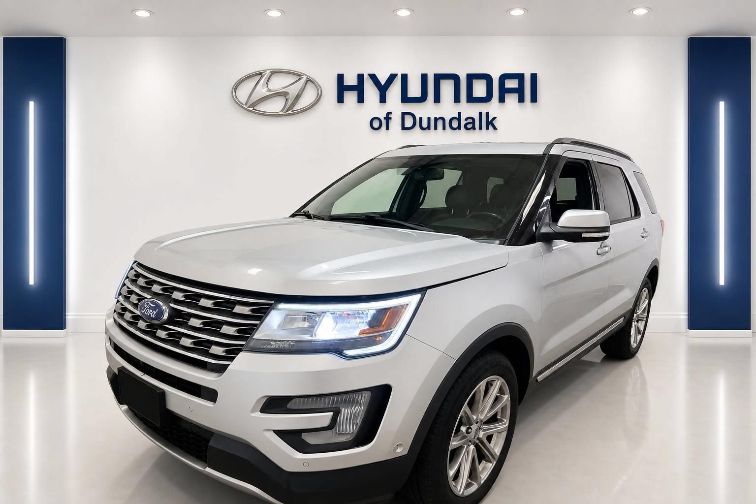 Used 2017 Ford Explorer Limited w/ Equipment Group 303A AWD/4WD image 1