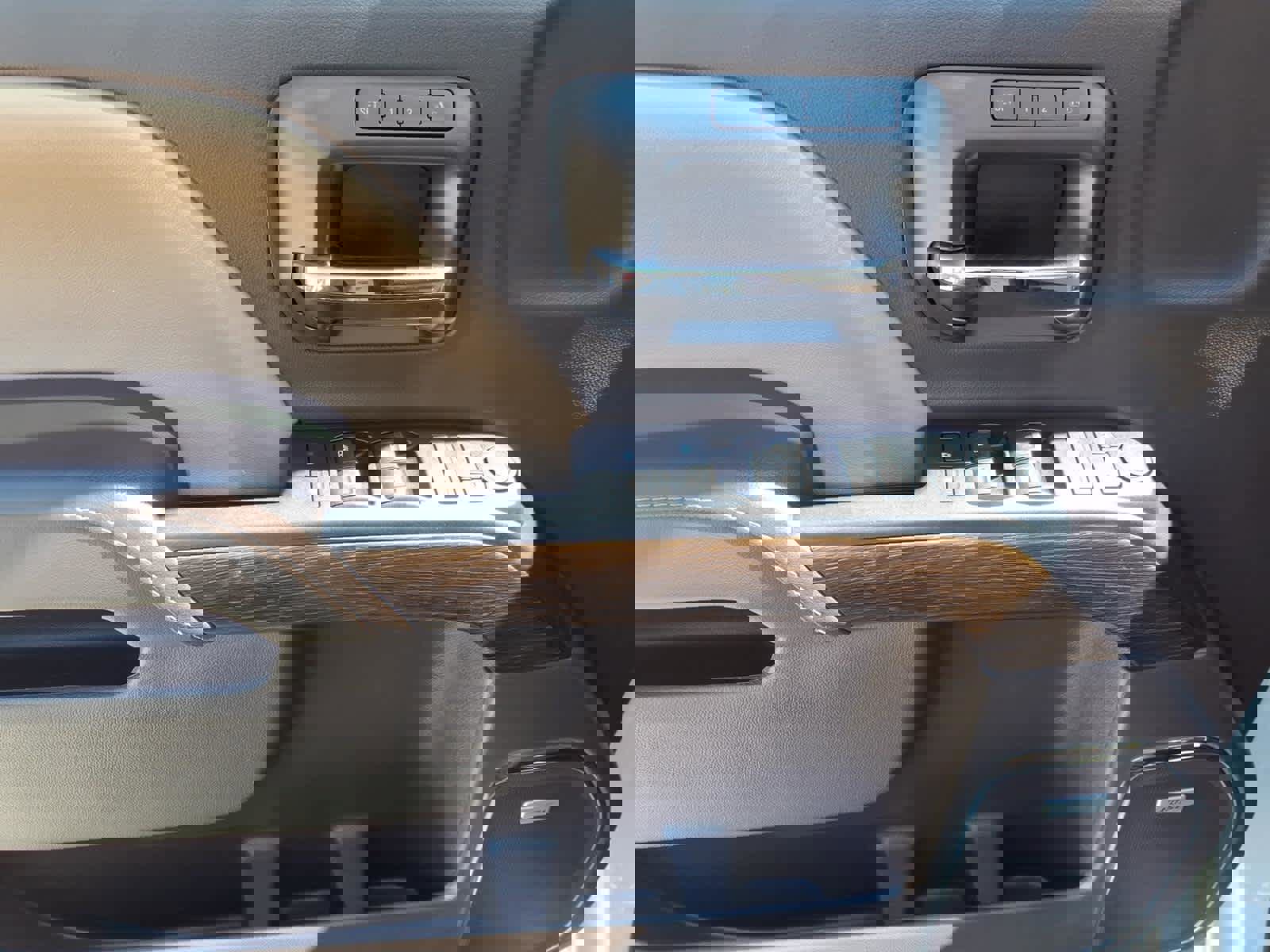 Used 2017 GMC Sierra 1500 Denali w/ Denali Ultimate Package image 3