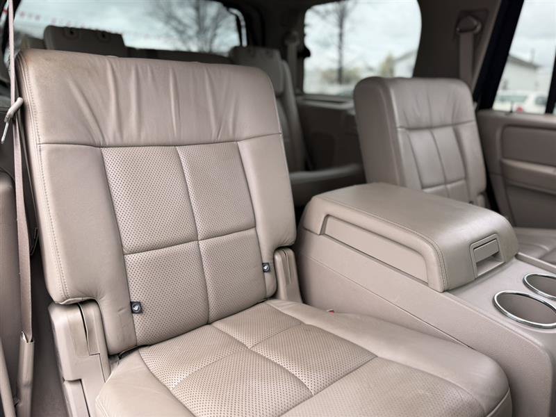 Used 2010 Lincoln Navigator 4WD image 16