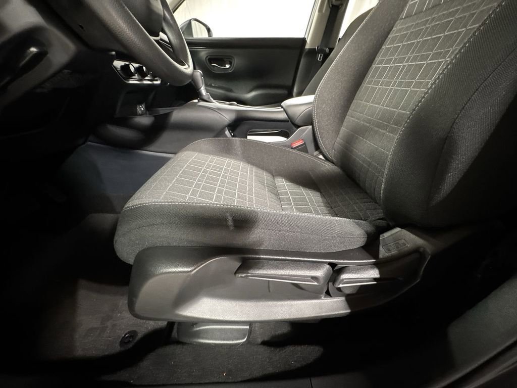 Used 2023 Honda HR-V LX image 17