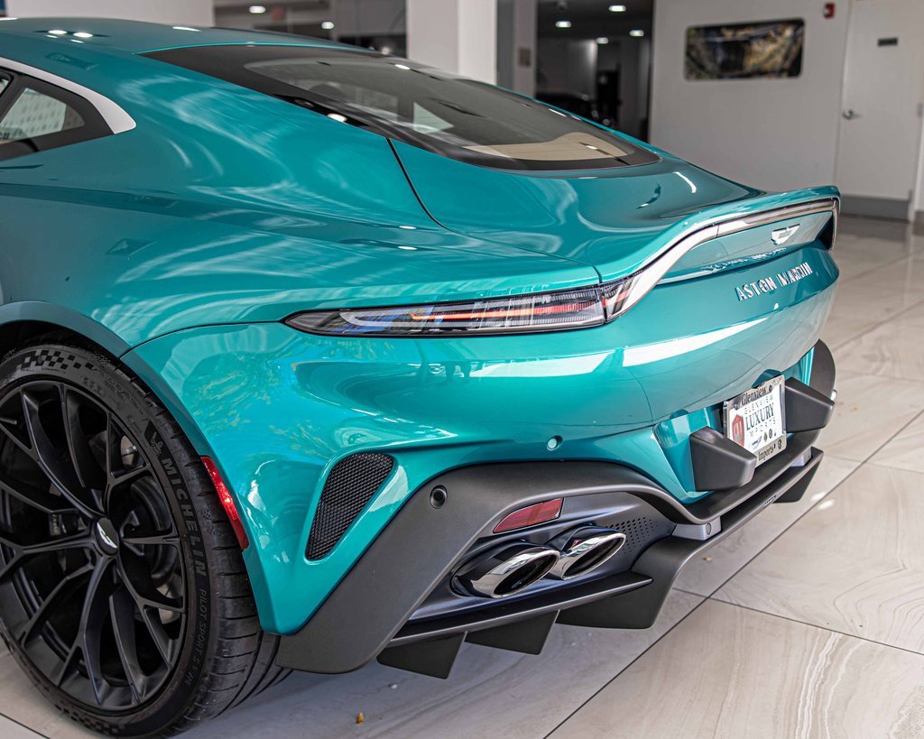 Used 2025 Aston Martin V8 Vantage Coupe image 14