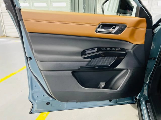 New 2026 Nissan Pathfinder Platinum FWD image 26