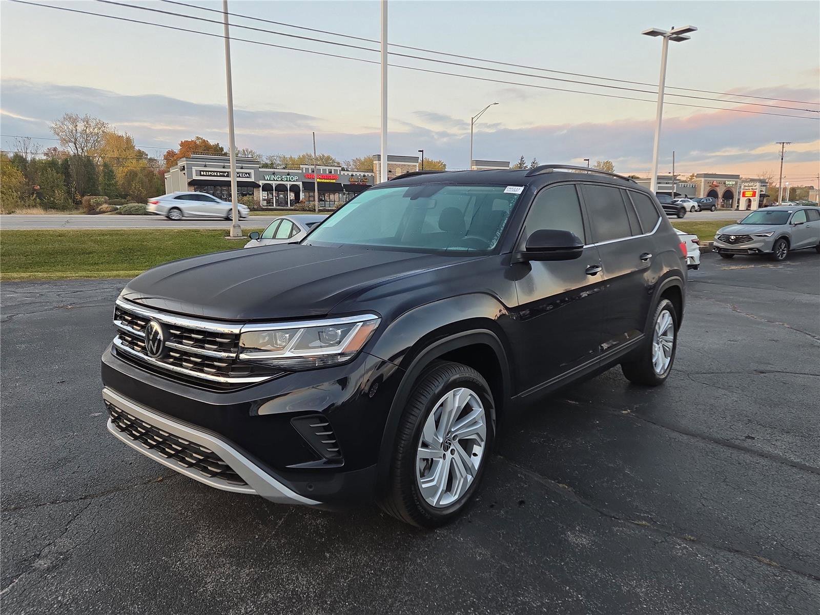 Used 2023 Volkswagen Atlas SE image 2
