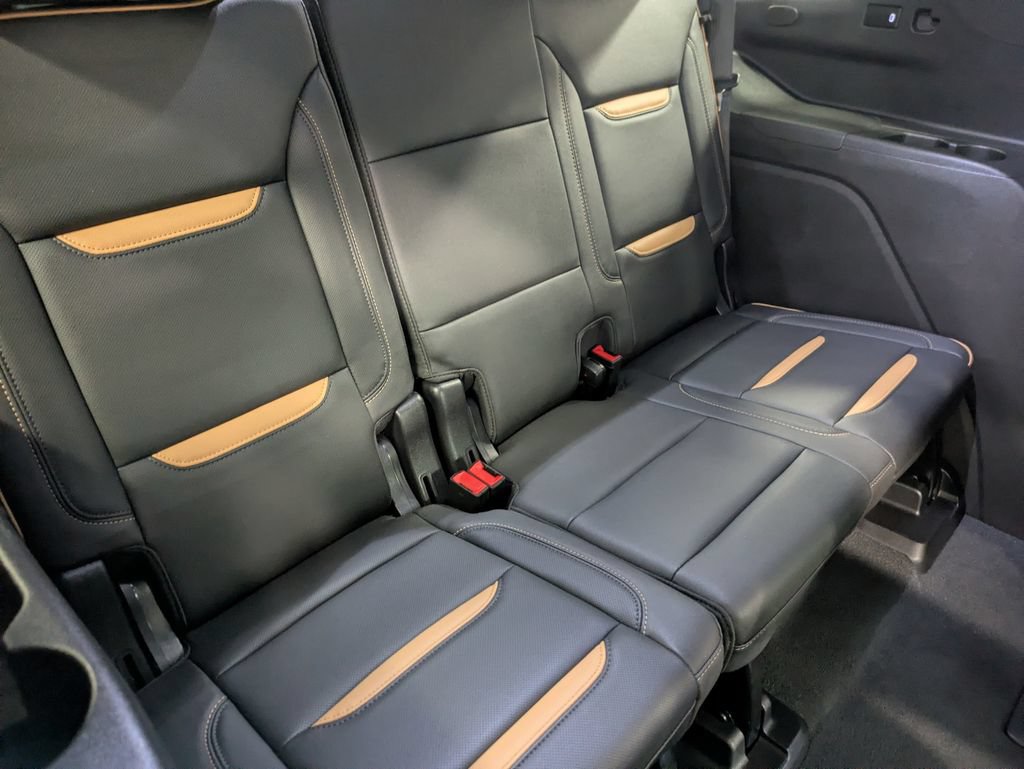 Used 2024 GMC Yukon AT4 w/ Technology Package AWD/4WD image 34
